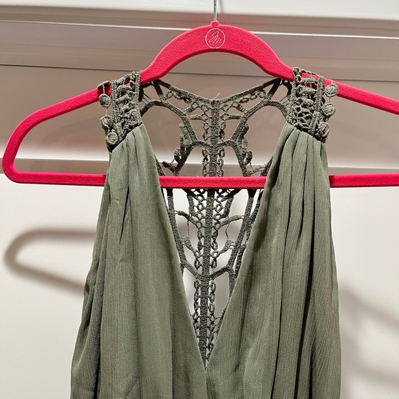 Sage green maxi/boho dress with crocheted back - Picture 4 of 9